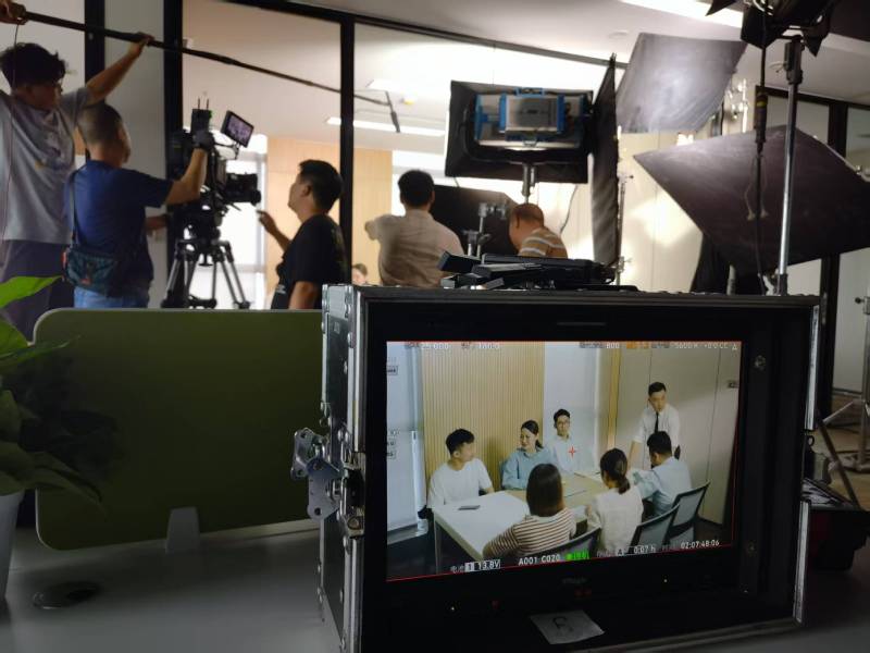 平阴县TVC拍摄公司：科技产品视觉化大师，诠释未来感与功能美学